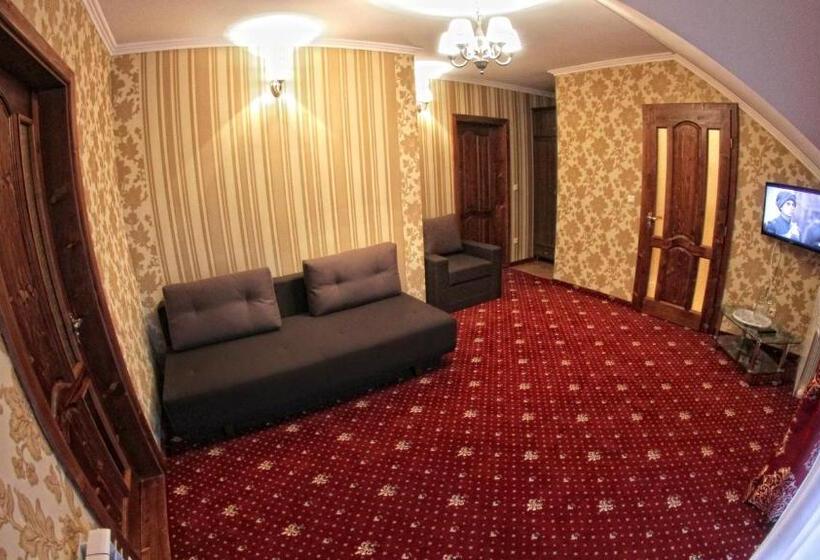 Четырехместный Номер Стандарт с Балконом, база відпочинку ельдорадо