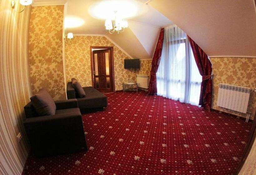 Четырехместный Номер Стандарт с Балконом, база відпочинку ельдорадо