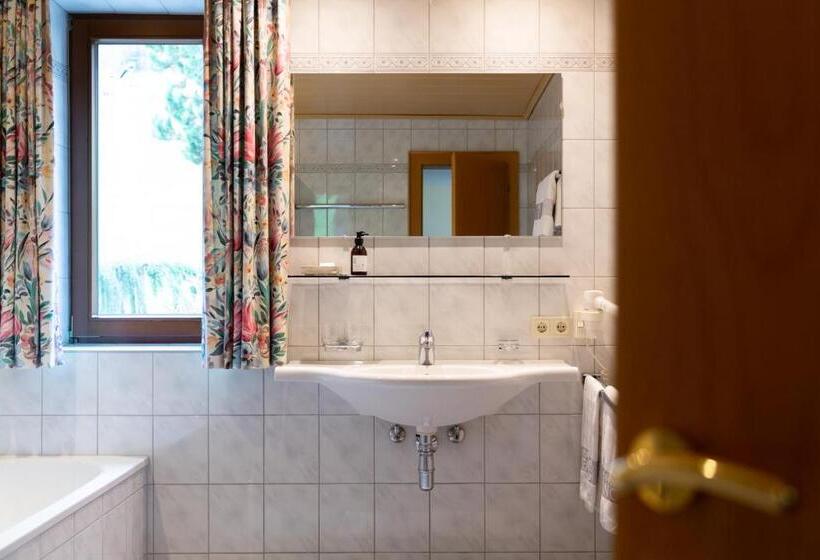 דירת שני חדרים, Haus Am Fang