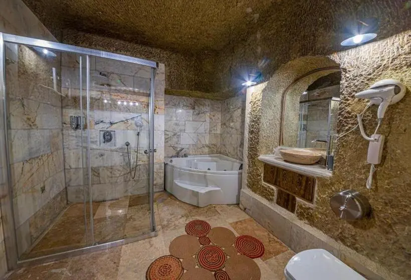 デラックススイート, Belenus Cave House