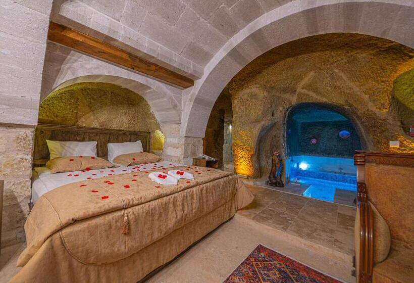Полулюкс с Бассейном, Belenus Cave House