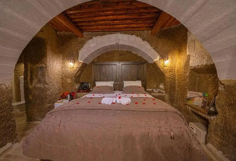 Suite with Pool, Belenus Cave House