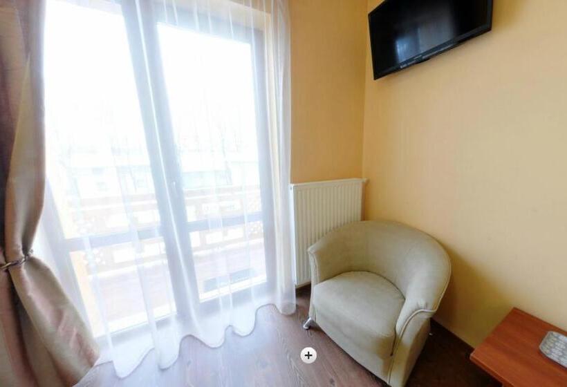 اتاق استاندارد سه تخته با بالکن, Forward Pool&sauna