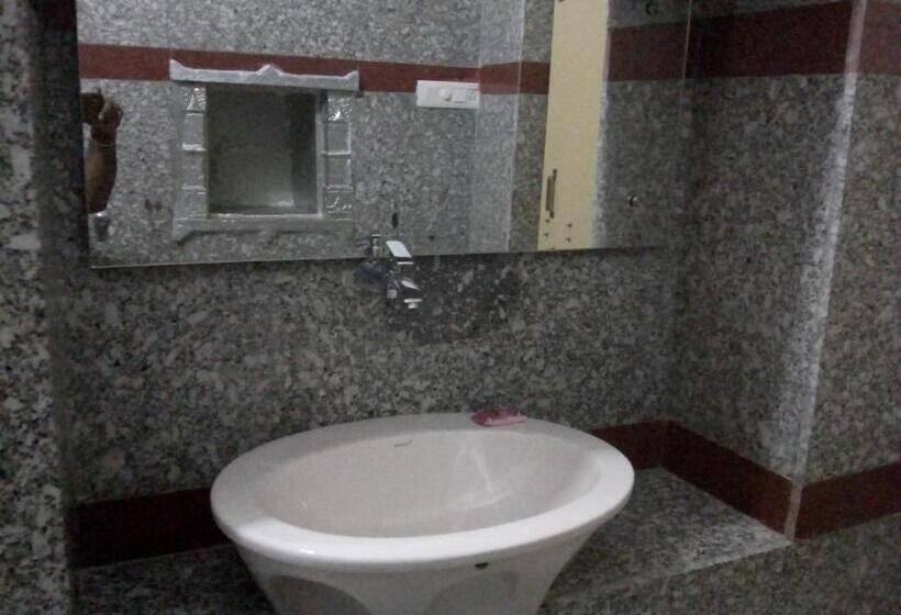 اتاق استاندارد با تخت بزرگ, Himmat Niwas