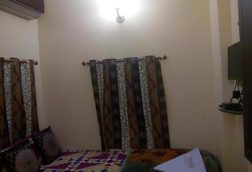 اتاق لوکس یک تخته, Himmat Niwas