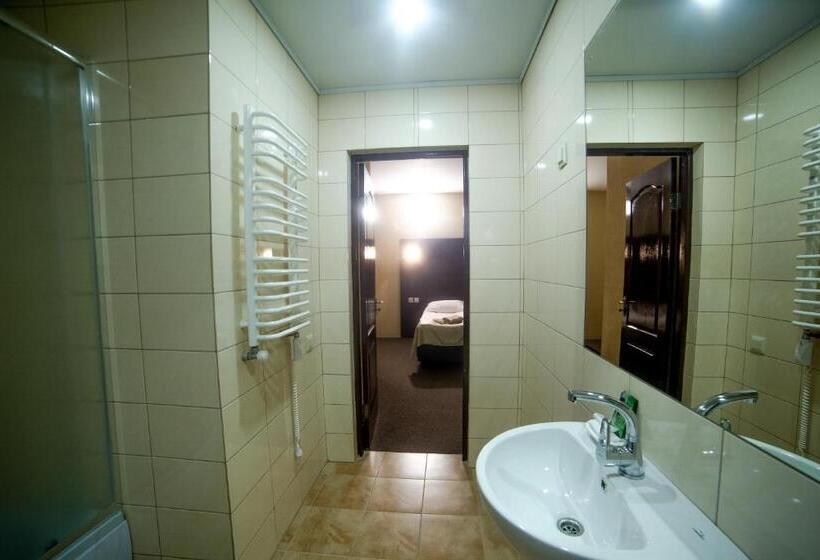 غرفة سوبيريور ثلاثية, Malyvo