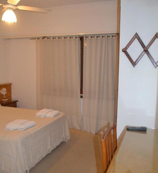 이코노미 룸, Montecarlo