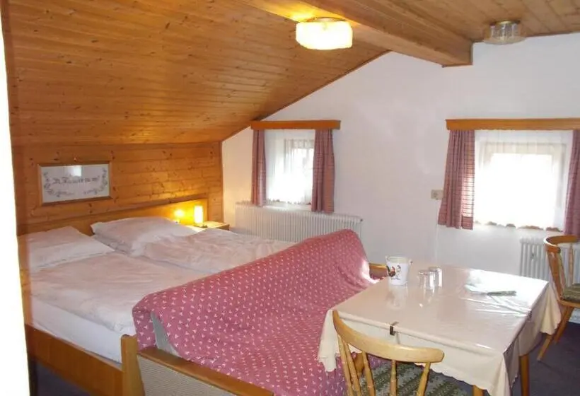 Standard Kolmen Hengen Huone, Steinerbauer