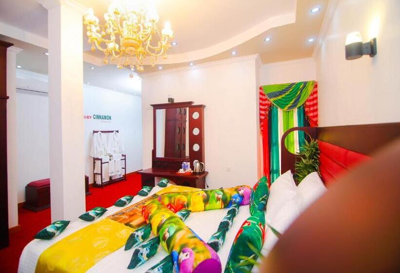 标准三人间, White House