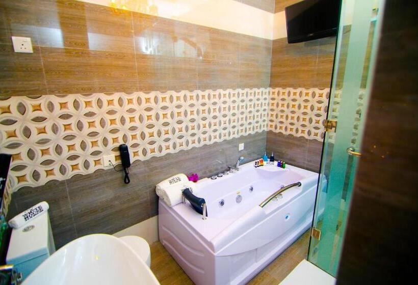 标准三人间, White House