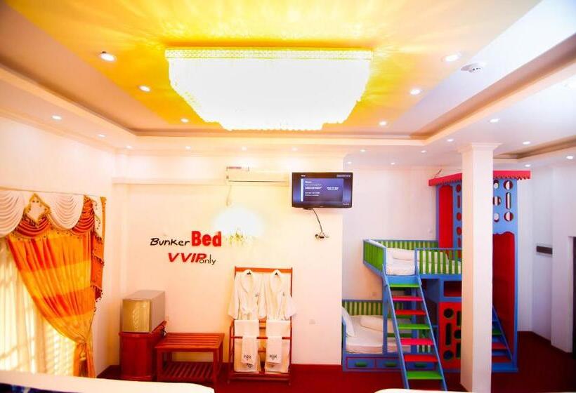 Семейный Номер, White House