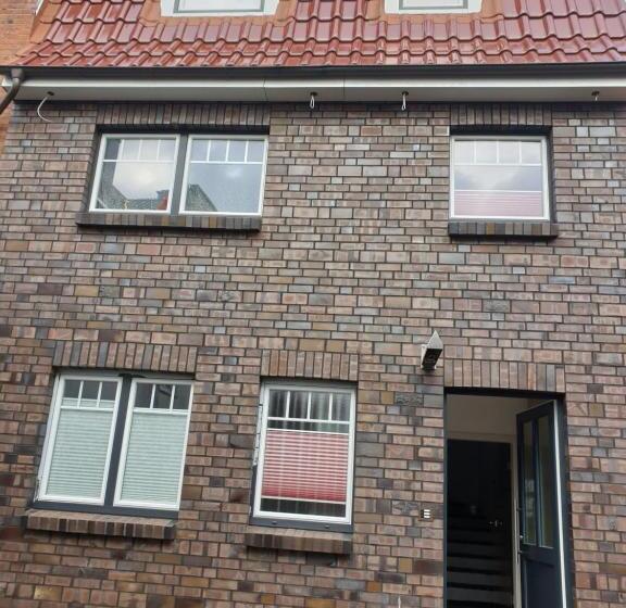 Полулюкс с Балконом, Apartuum