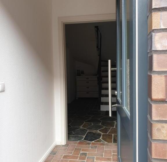 Полулюкс с Балконом, Apartuum