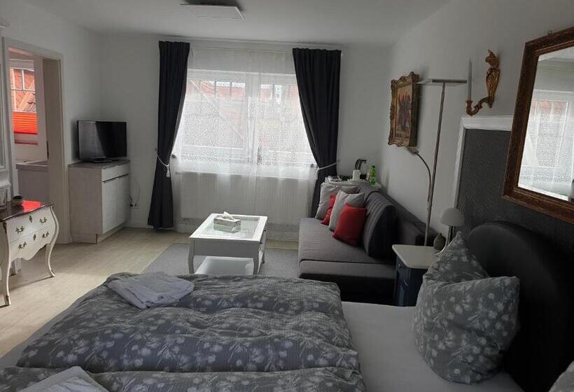 Полулюкс с Балконом, Apartuum