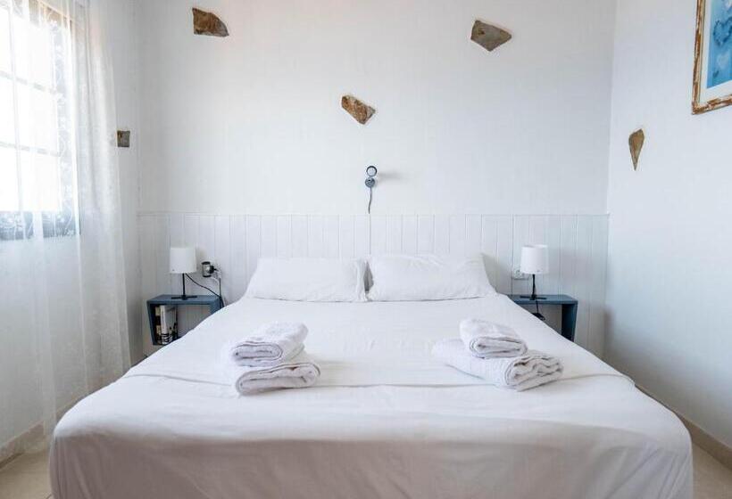 غرفة قياسية مطلّة علي البحر, Casanaga