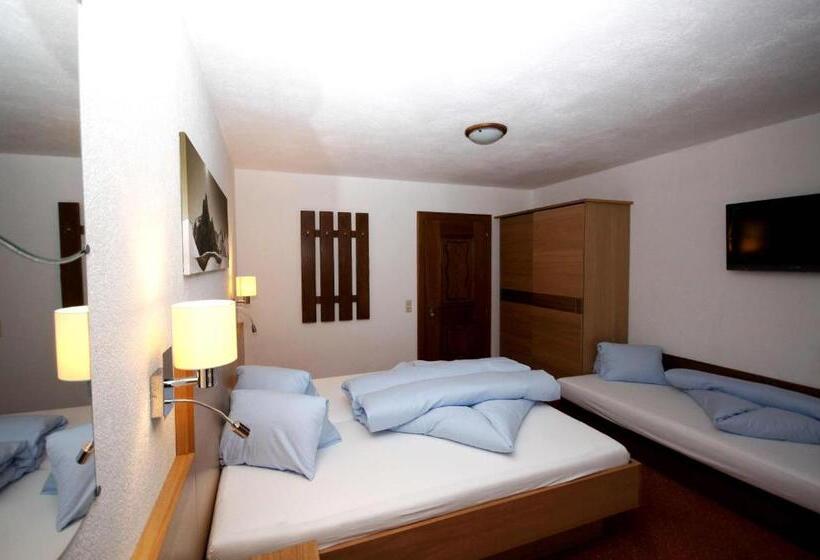 غرفة قياسية ثلاثية, Garni Rudigier