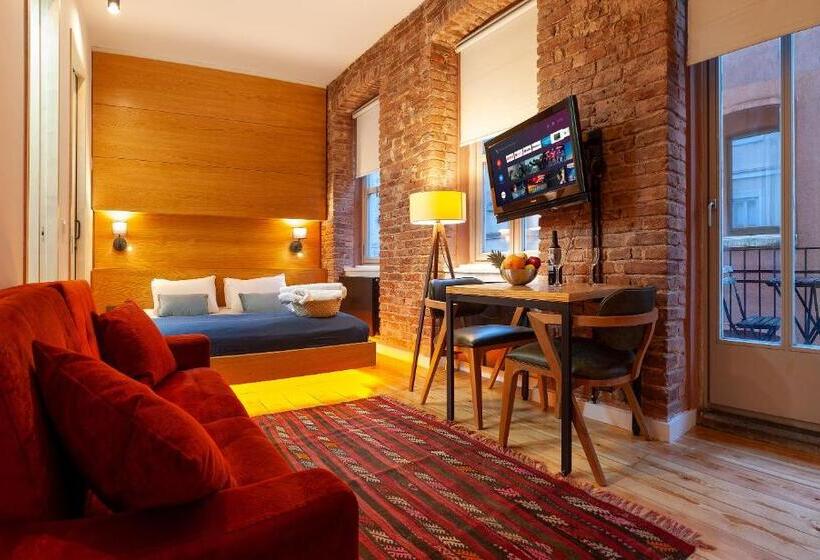 سوئیت با بالکن, Kumbaracı Apartments & Suites