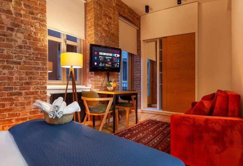 سوئیت با بالکن, Kumbaracı Apartments & Suites