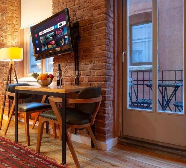 سوئیت با بالکن, Kumbaracı Apartments & Suites