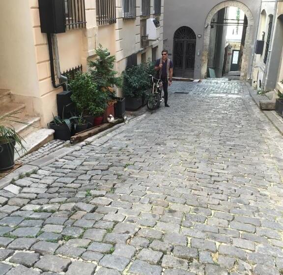 سوئیت با بالکن, Kumbaracı Apartments & Suites