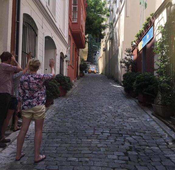 سوئیت با بالکن, Kumbaracı Apartments & Suites