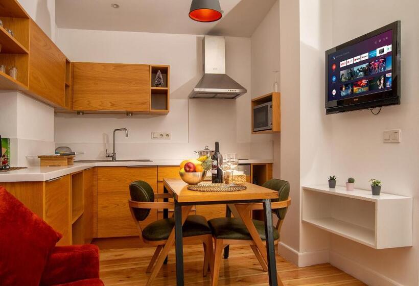 1 Bedroom Penthouse Apartment, Kumbaracı Apartments & Suites