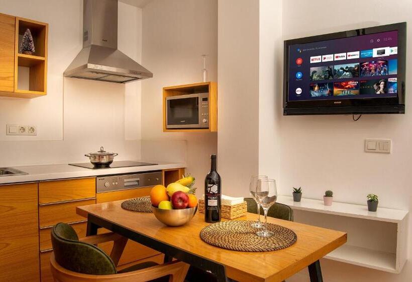 1 Bedroom Penthouse Apartment, Kumbaracı Apartments & Suites