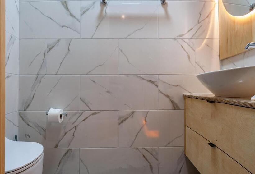 سوئیت با بالکن, Kumbaracı Apartments & Suites