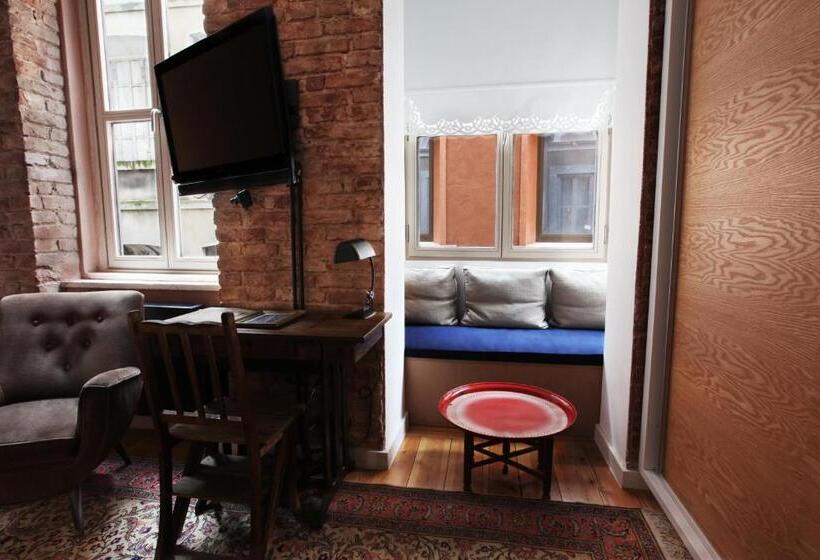 سوئیت با بالکن, Kumbaracı Apartments & Suites