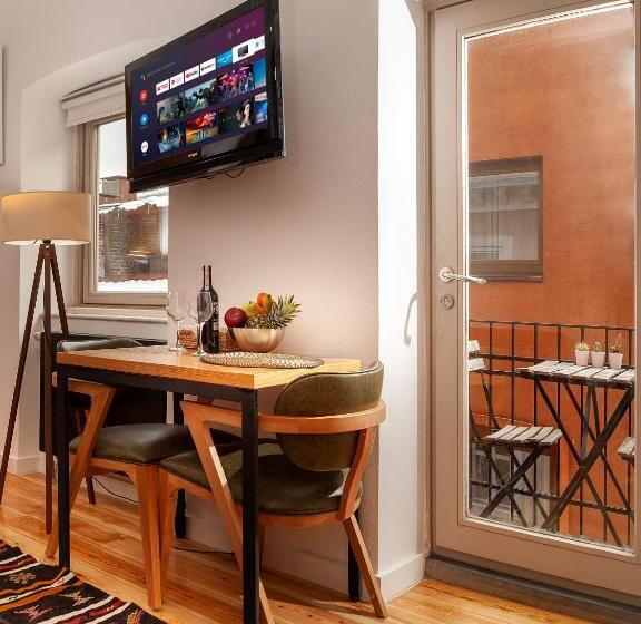 سوئیت با بالکن, Kumbaracı Apartments & Suites