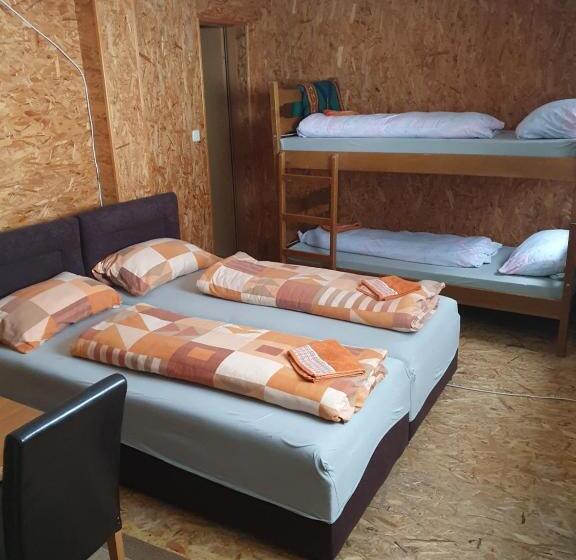 استودیوی استاندارد, Morehead Guesthouse Vlasic