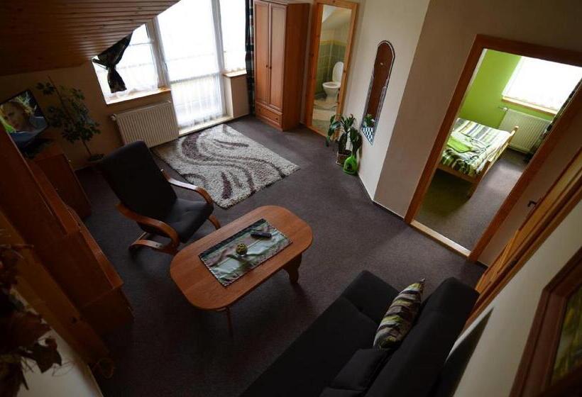 Suite with lake view, Penzión Prameň