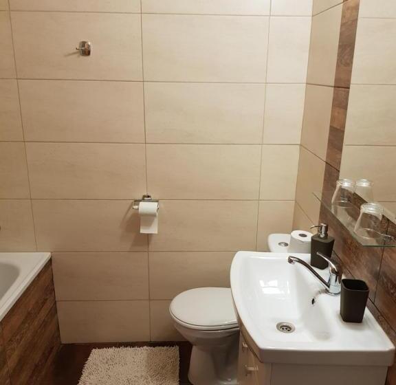 Suite with lake view, Penzión Prameň