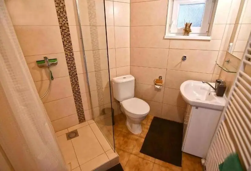 Huoneisto 1 Makuuhuone Parveke, Penzión Prameň