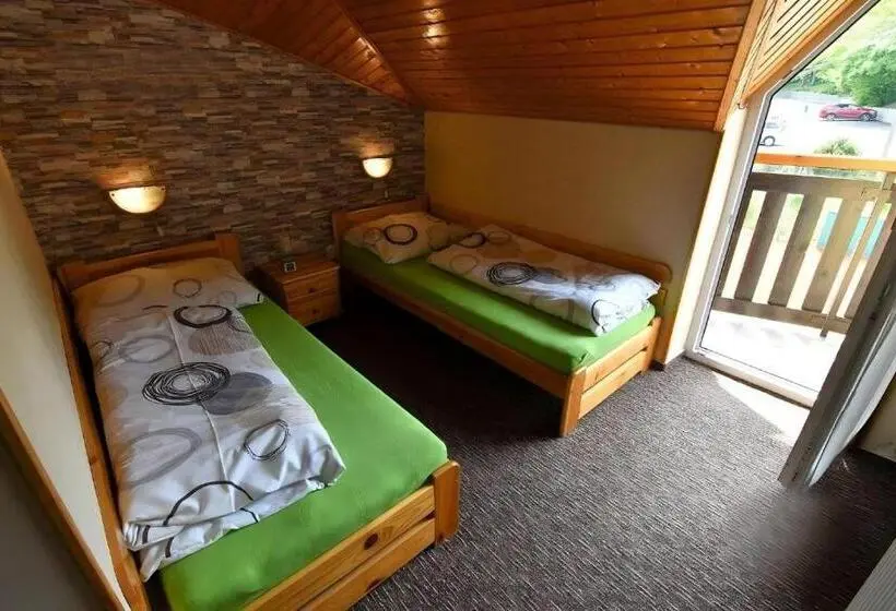 Huoneisto 1 Makuuhuone Parveke, Penzión Prameň