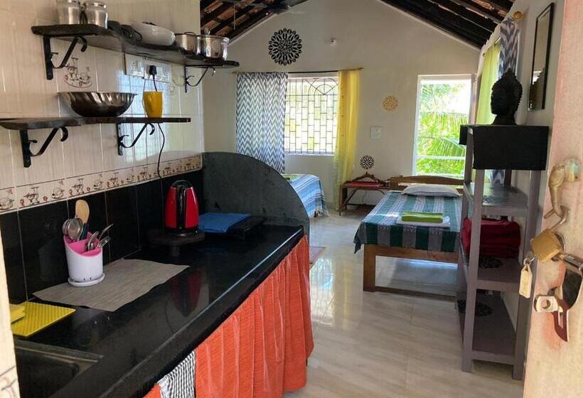 Семейное Студио, Ff Space, Beach Property Only For Shanti Yoga People, Mandremarambol Beach