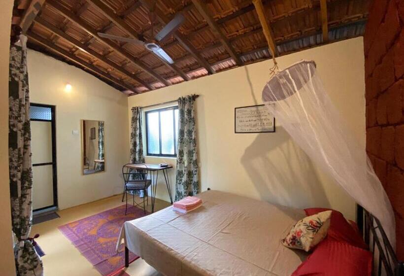 Дом 1 Спальня, Ff Space, Beach Property Only For Shanti Yoga People, Mandremarambol Beach