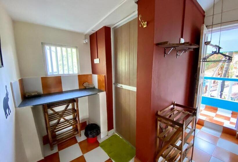 Номер Стандарт с Балконом, Ff Space, Beach Property Only For Shanti Yoga People, Mandremarambol Beach