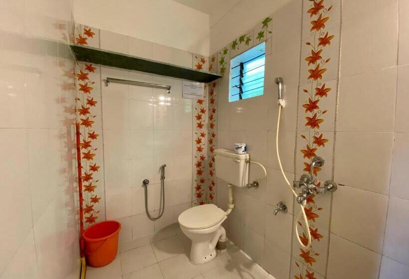 Трехместный Номер Классика, Ff Space, Beach Property Only For Shanti Yoga People, Mandremarambol Beach