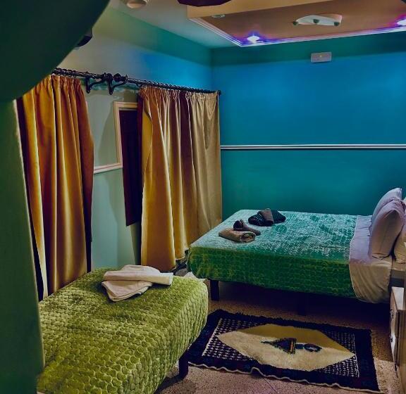 اتاق راحتی سه تخته, Hôtel Riad Atlas Dades