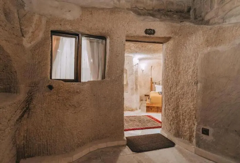 Sviitti, Sora Cave