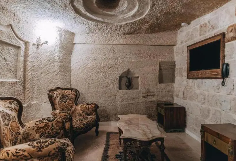 Sviitti King-vuode, Sora Cave