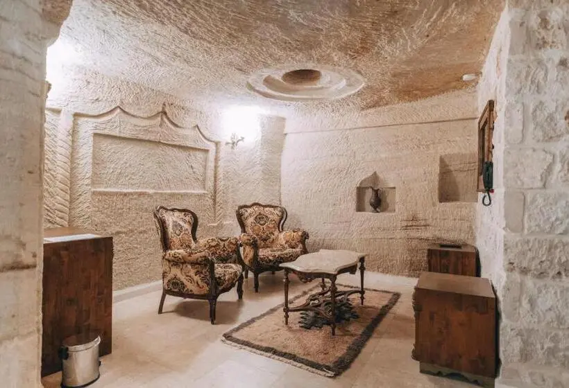 Sviitti King-vuode, Sora Cave
