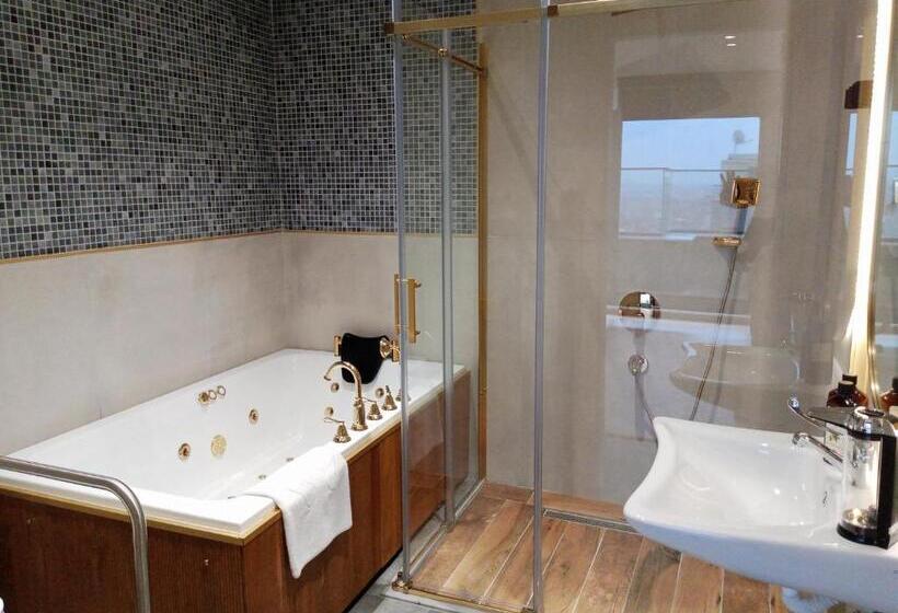 سوئیت با وان آب گرم, Taksim Bosphorus