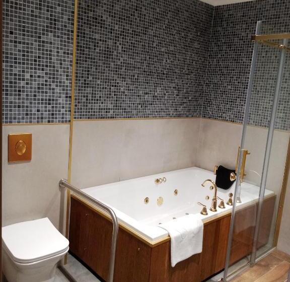 سوییت لوکس, Taksim Bosphorus