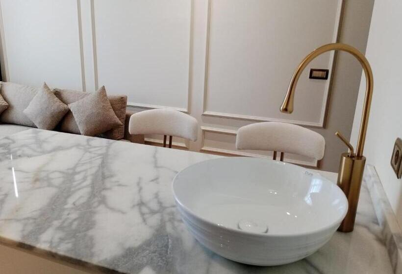 سوییت لوکس, Taksim Bosphorus