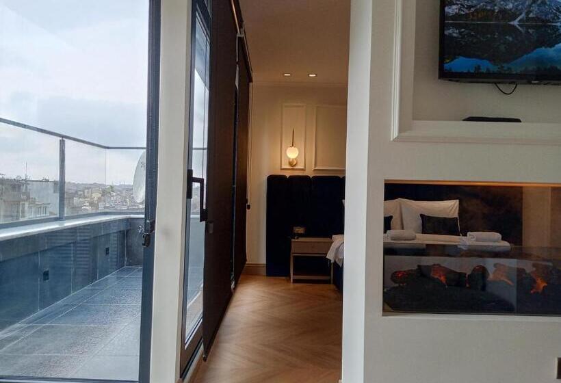 سوئیت با وان آب گرم, Taksim Bosphorus