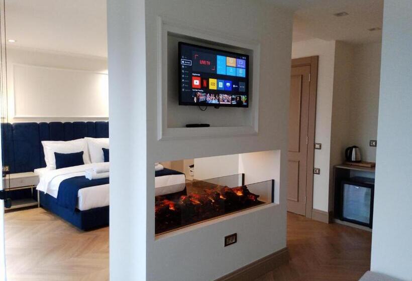 سوئیت با وان آب گرم, Taksim Bosphorus