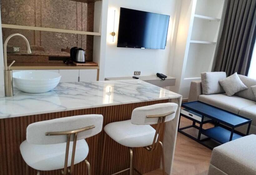 سوییت لوکس, Taksim Bosphorus