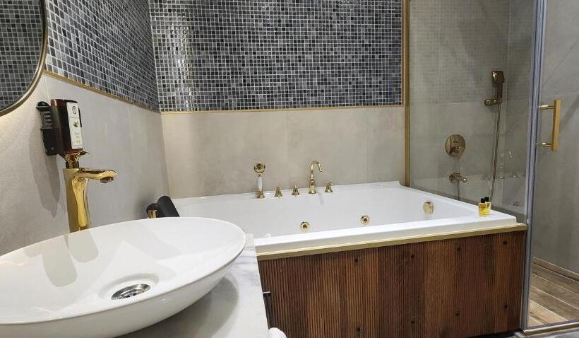 سوییت لوکس, Taksim Bosphorus